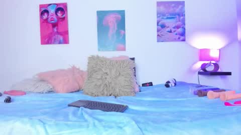 Snapshot of maithe_022 chatting on October 23, 2025, 7:56 pm mai  online show from October 23, 2025, 7:56 pm