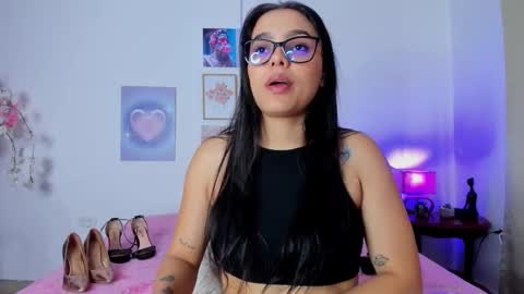 Snapshot of maithe_022 chatting on October 25, 2025, 2:02 pm mai  online show from October 25, 2025, 2:02 pm