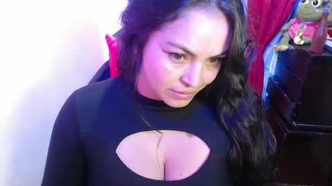 Snapshot of maitte_22 chatting on February 3, 2025, 2:47 am Hello friends Im on another account online show from February 3, 2025, 2:47 am