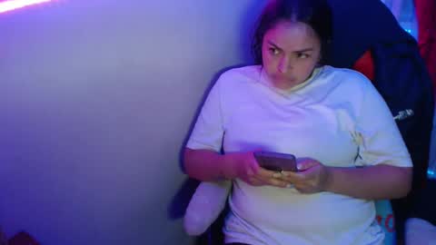 Snapshot of maitte_22 chatting on February 19, 2025, 1:08 am Hello friends Im on another account online show from February 19, 2025, 1:08 am