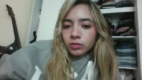 Snapshot of majo_gomezz chatting on November 2, 2025, 12:02 am majo_gomezz online show from November 2, 2025, 12:02 am
