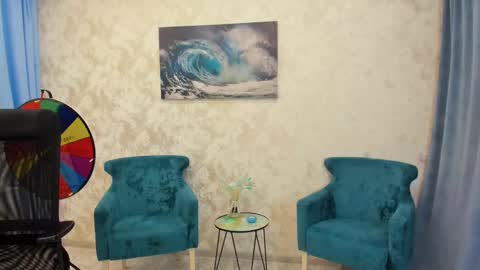 Chloe online show from March 4, 2025, 9:40 am