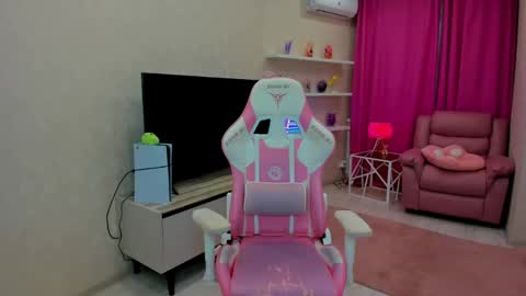 Snapshot of make_love_1 chatting on May 6, 2026, 3:24 am Chloe online show from May 6, 2026, 3:24 am