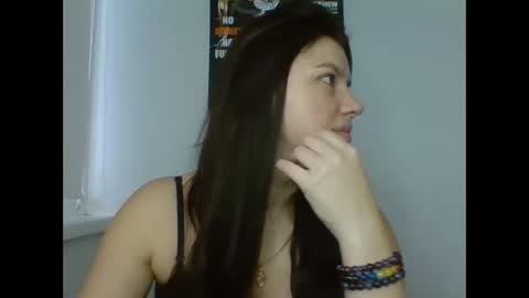 make_mesmile online show from February 15, 2026, 7:51 am