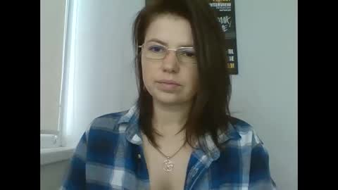 make_mesmile online show from April 24, 2026, 6:05 am