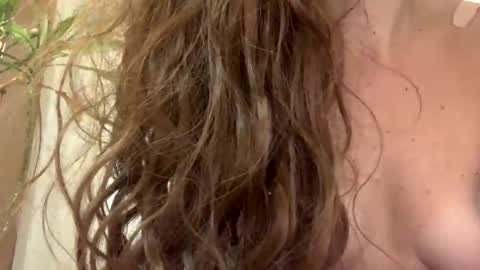 Snapshot of makemedanc chatting on October 1, 2025, 8:26 pm makemedanc online show from October 1, 2025, 8:26 pm