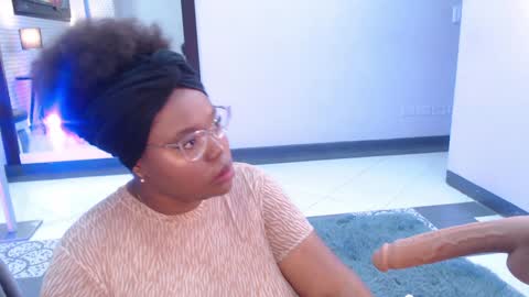 Snapshot of makena_gh chatting on February 1, 2025, 2:47 am makena online show from February 1, 2025, 2:47 am