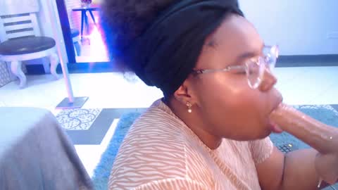 Snapshot of makena_gh chatting on February 1, 2025, 5:49 am makena online show from February 1, 2025, 5:49 am