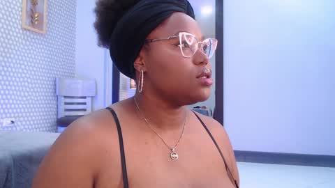 Snapshot of makena_gh chatting on February 5, 2025, 3:23 am makena online show from February 5, 2025, 3:23 am