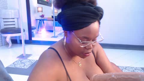 Snapshot of makena_gh chatting on February 5, 2025, 6:24 am makena online show from February 5, 2025, 6:24 am