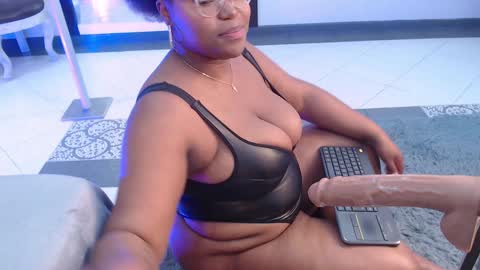 Snapshot of makena_gh chatting on February 6, 2025, 9:11 am makena online show from February 6, 2025, 9:11 am