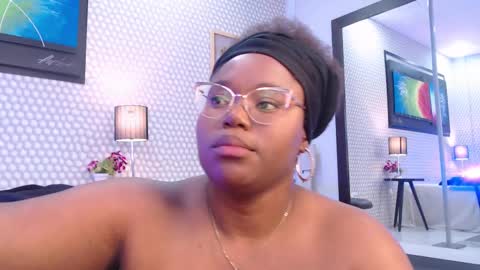 Snapshot of makena_gh chatting on February 18, 2025, 9:54 am makena online show from February 18, 2025, 9:54 am