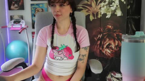 Snapshot of makiyahbelle2 chatting on February 6, 2025, 4:10 am MakiyahBelle online show from February 6, 2025, 4:10 am