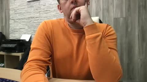 Snapshot of maks199402 chatting on December 19, 2025, 9:05 am maksoffice online show from December 19, 2025, 9:05 am