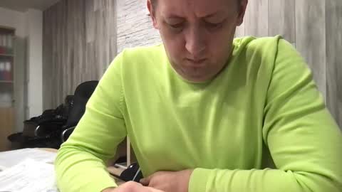 Snapshot of maks199402 chatting on December 22, 2025, 9:28 am maksoffice online show from December 22, 2025, 9:28 am