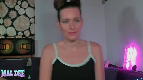 Snapshot of mal_meow chatting on December 8, 2024, 2:09 pm Mal Dee online show from December 8, 2024, 2:09 pm