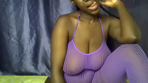 malaika_musa online show from July 28, 2026, 2:05 pm