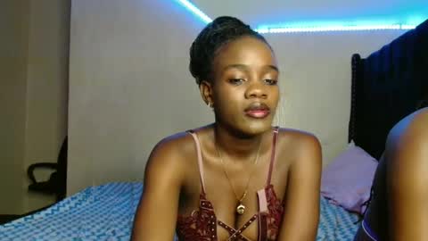 malani_malia online show from November 13, 2025, 3:33 pm