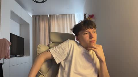 Snapshot of malcolm_yang chatting on September 30, 2025, 12:21 pm Tom and Mark 3 online show from September 30, 2025, 12:21 pm