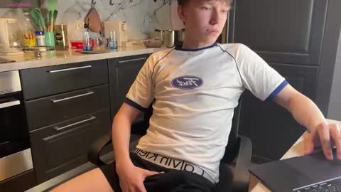 Snapshot of malcolm_yang chatting on October 9, 2025, 6:17 pm Tom and Mark 3 online show from October 9, 2025, 6:17 pm