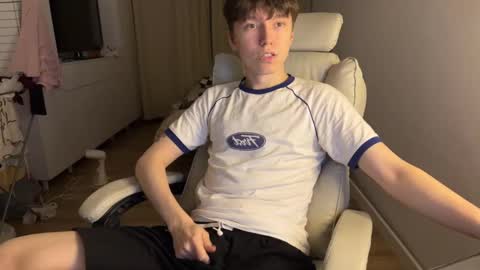 Snapshot of malcolm_yang chatting on November 1, 2025, 4:09 pm Tom and Mark 3 online show from November 1, 2025, 4:09 pm