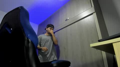 ADAM         online show from November 5, 2025, 2:44 am