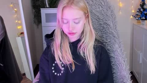 Malena online show from December 28, 2024, 1:28 pm