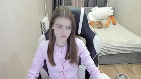 Malia online show from September 19, 2025, 10:43 pm