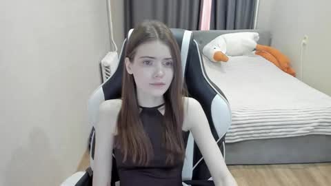 Malia online show from October 29, 2025, 11:56 am