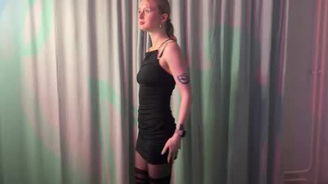 Snapshot of maliinka chatting on October 15, 2025, 7:36 pm Malinka online show from October 15, 2025, 7:36 pm