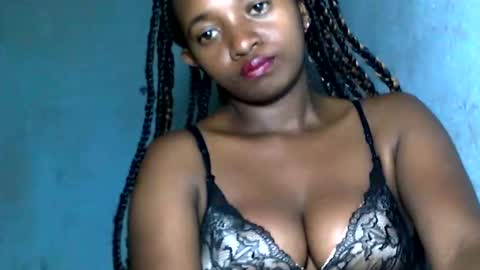 malinah01 online show from December 9, 2024, 7:07 pm