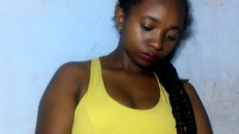 malinah01 online show from December 28, 2024, 7:11 pm