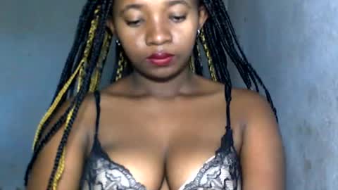 malinah01 online show from January 5, 2025, 3:22 am
