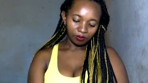 malinah01 online show from January 12, 2025, 12:33 pm