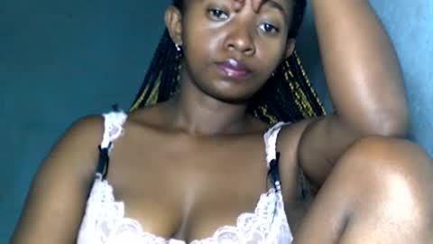 malinah01 online show from January 13, 2025, 3:58 pm