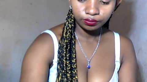 malinah01 online show from January 28, 2025, 8:36 am