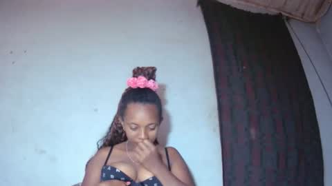 malinah01 online show from September 12, 2025, 9:42 am