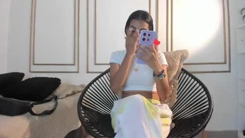 Snapshot of malory_ferrer chatting on May 2, 2026, 12:10 pm Lory online show from May 2, 2026, 12:10 pm