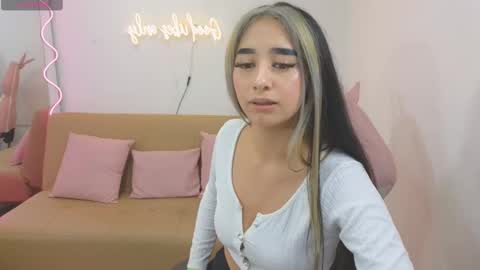 Snapshot of malory_tay chatting on February 8, 2025, 7:05 pm Malory  online show from February 8, 2025, 7:05 pm
