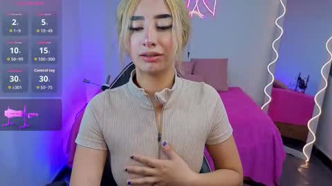 Snapshot of malory_tay chatting on September 13, 2025, 7:13 pm Malory  online show from September 13, 2025, 7:13 pm
