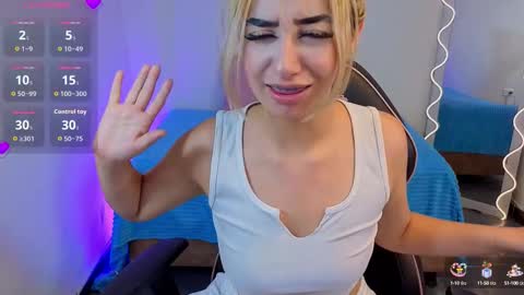 Snapshot of malory_tay chatting on September 20, 2025, 7:04 pm Malory  online show from September 20, 2025, 7:04 pm