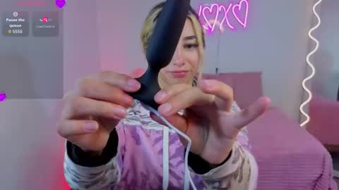Snapshot of malory_tay chatting on September 30, 2025, 7:19 pm Malory  online show from September 30, 2025, 7:19 pm