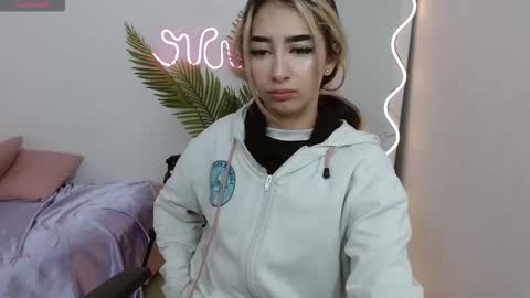 Snapshot of malory_tay chatting on October 19, 2025, 11:33 am Malory  online show from October 19, 2025, 11:33 am