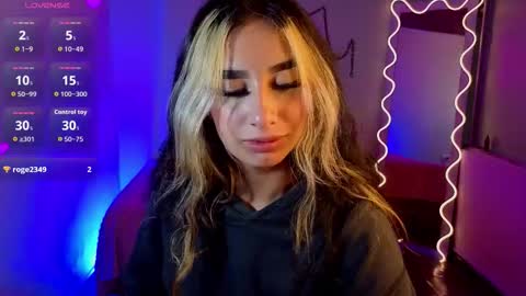 Snapshot of malory_tay chatting on October 23, 2025, 7:23 pm Malory  online show from October 23, 2025, 7:23 pm