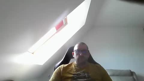 Snapshot of malou2927 chatting on April 18, 2026, 8:29 am breton online show from April 18, 2026, 8:29 am