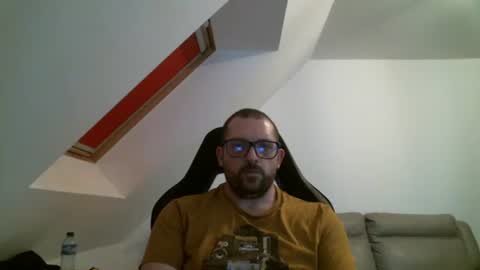 Snapshot of malou2927 chatting on May 3, 2026, 8:37 pm breton online show from May 3, 2026, 8:37 pm