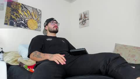 maloy_magic online show from December 22, 2025, 12:29 am