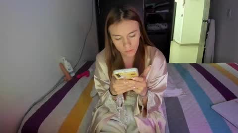 Snapshot of malucam_06 chatting on December 2, 2024, 12:41 am instagram nueela online show from December 2, 2024, 12:41 am