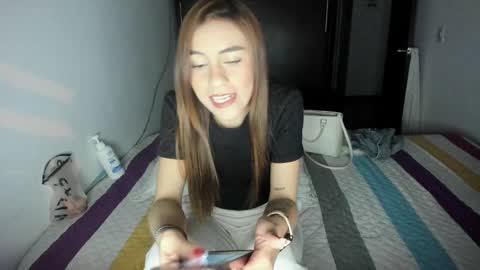 Snapshot of malucam_06 chatting on December 5, 2024, 11:51 pm instagram nueela online show from December 5, 2024, 11:51 pm