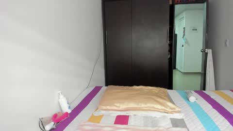 Snapshot of malucam_06 chatting on December 9, 2024, 8:33 pm instagram nueela online show from December 9, 2024, 8:33 pm
